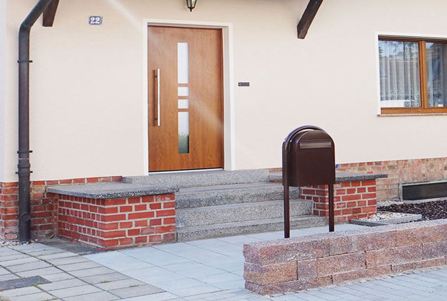 Als freistehende Postkästen am besten große Standbriefkästen nutzen