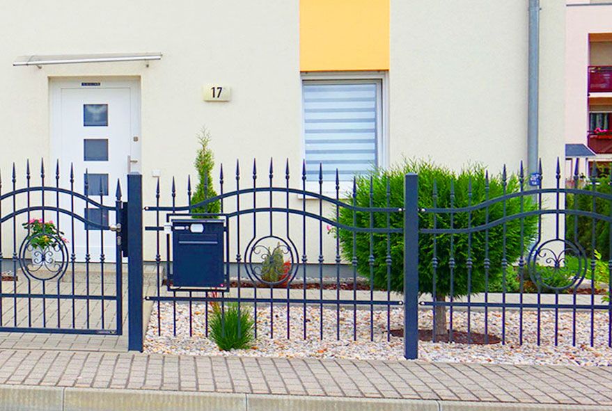 Als Material Edelstahl oder verzinktes Stahlblech nutzen für den neuen Briefkasten oder die Briefkastenanlage