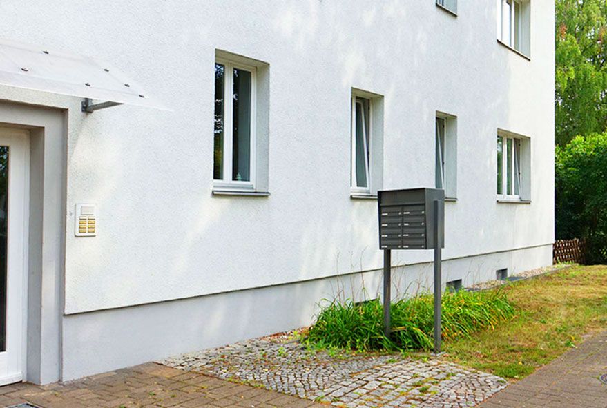 Als wirksamer Regenschutz Briefkastenanlagen mit Schutzgehäuse verwenden