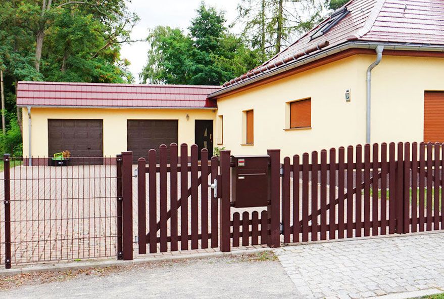 Am Carport oder der Einfahrt positionierbare Briefkastenanlagen die dafür geeignet sind