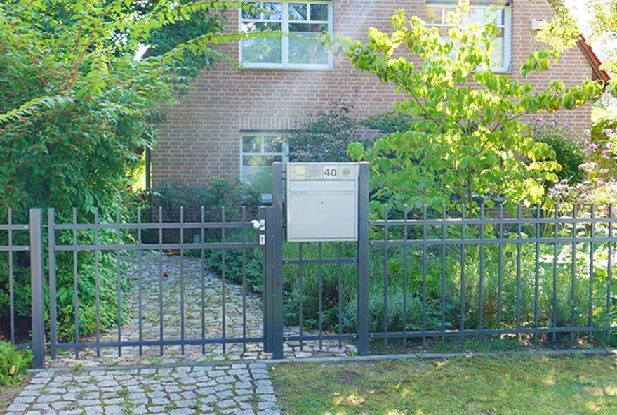 Auch Verletzungen sollen vermieden werden wenn eine Briefkastenanlage angefertigt und montiert wird