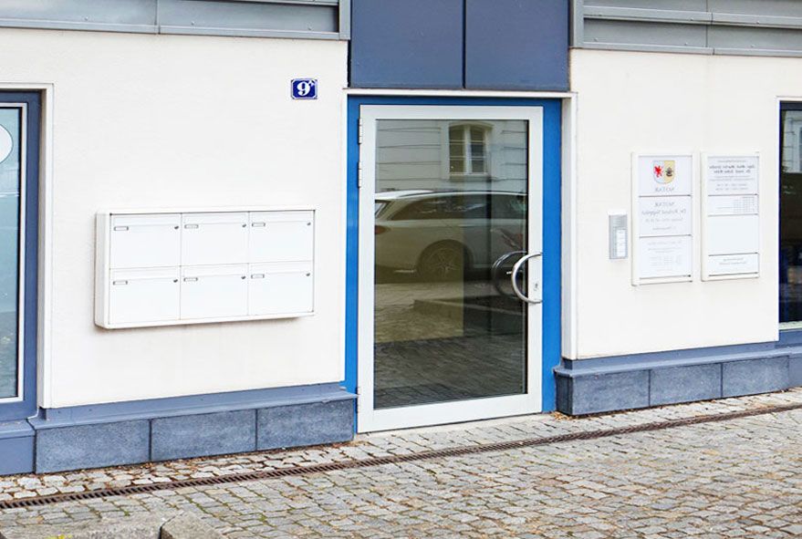 Aufputzbriefkastenanlagen sind wenn gewünscht auch in unauffälligen Farben online bestellbar