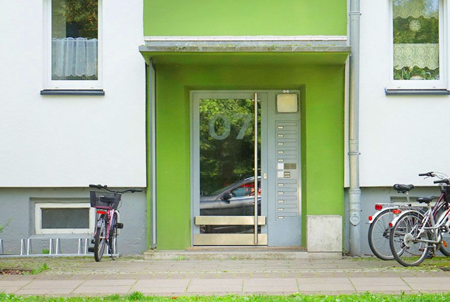 Aus festem Materialien gefertigte Briefeinwürfe und Innentürbriefkastenanlagen