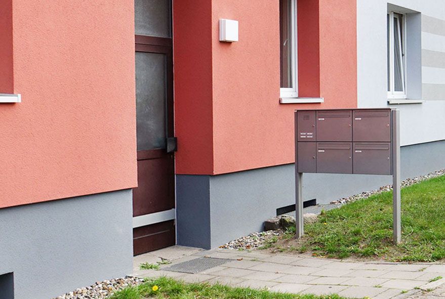 Aus unterschiedlichen Preiskategorien Materialien und Bauformen passende Briefkastenanlagen auswählen und bestellen