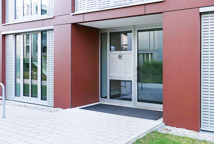 Besondere Briefkästen und Briefkastenanlagen bieten vielfältige Gestaltungsmöglichkeiten im Außenbereich