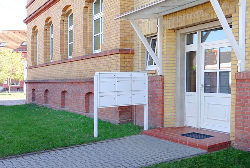 Besonders im gewerblichen Bereich sind individuelle Briefkastenanlagen nach den Bedürfnissen der Kunden gefragt