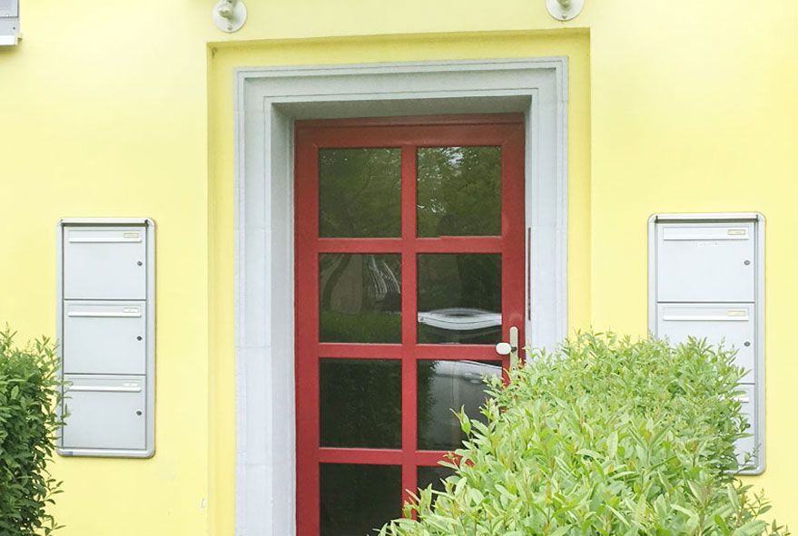Briefkastenanlagen als Unterputzvariante am Hauseingang befestigen