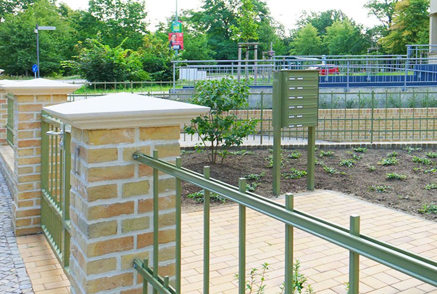 Briefkastenanlagen die optisch zum Hausumfeld und dem Design des Hauses passen