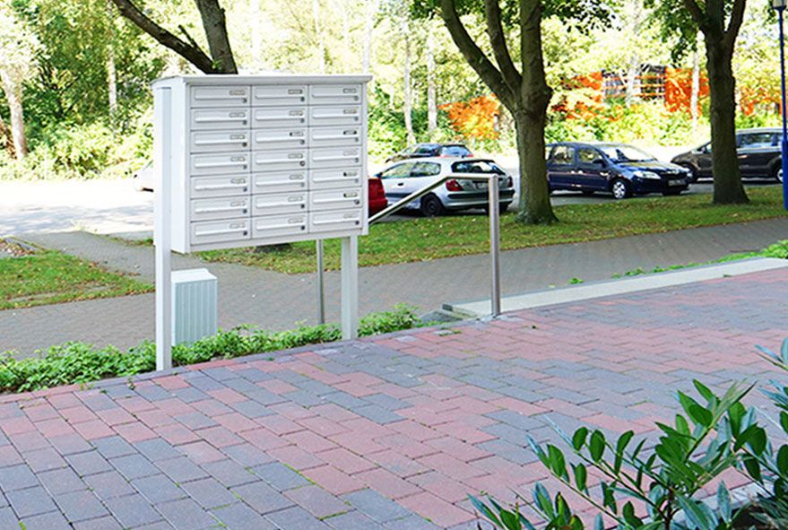 Briefkastenanlagen heute sind größtenteils mit senkrechten - waagerechten oder schrägen Postkästen ausgestattet