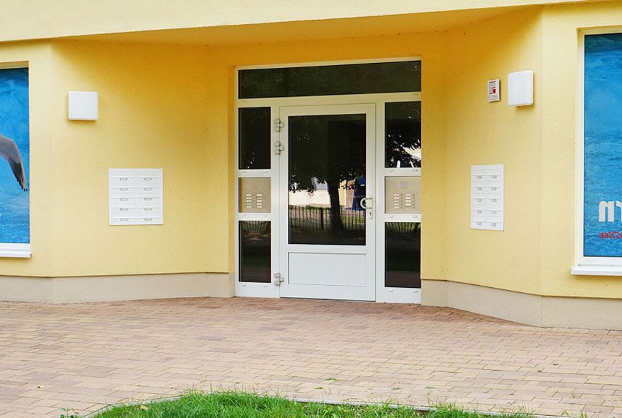 Briefkastenanlagen in Sonderausführungen wie Türseitenteilanlagen geeignet zum Wandanbau oder Wandeinbau