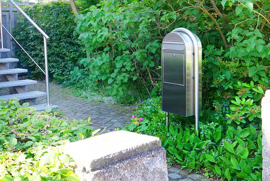 Briefkastenanlagen mit Edelstahlständer als extra große Variante bestellen