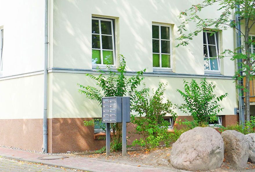 Briefkastenanlagen mit einer Verkleidung erzeugen ein optisch ansprechendes Erscheinungsbild