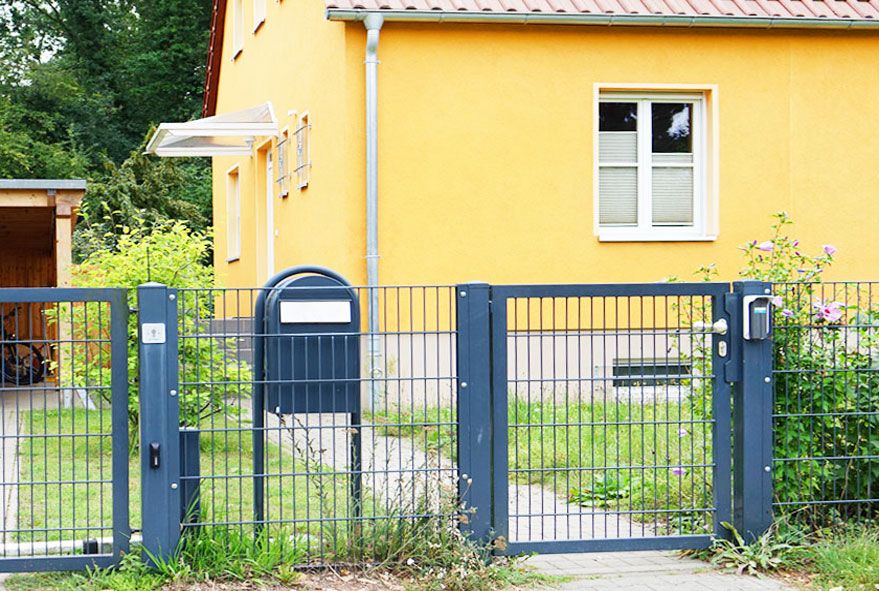 Briefkastenanlagen sowie Einzelkästen mit einer verstellbaren Einwurfklappe ordern