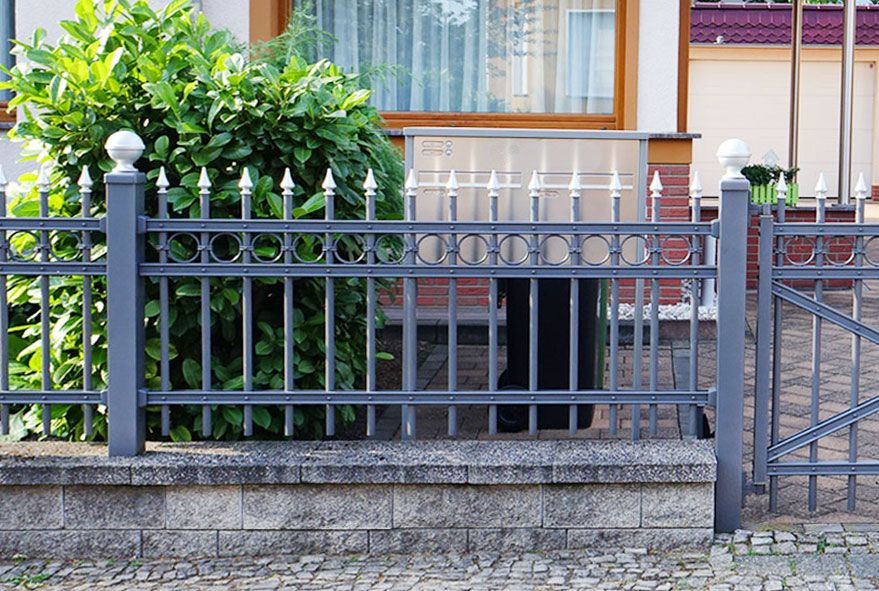 Der Standort für neue Briefkastenanlagen sollte gut geplant werden und Hilfe dazu gibt es beim Fachmann