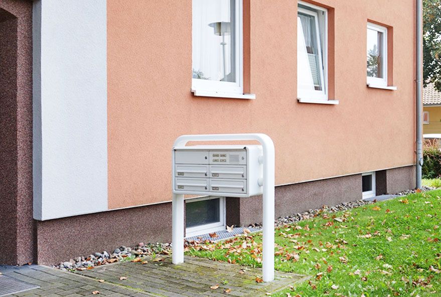 Die am meisten verwendeten Briefkastenanlagen und Einzelbriefkästen sind in weiß lackiert und Wohnwertsteigernd
