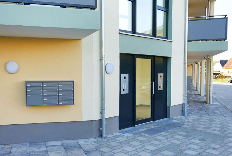 Die sichere Aufbewahrung des Postaufkommens ist bei guten Briefkastenanlagen in Mehrfamilienhäusern gewährleisten