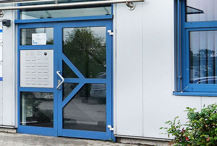 Einbau von großräumigen Briefkastenanlagen bei Firmen kann dank ausführlicher Anleitung schnell und einfach erfolgen