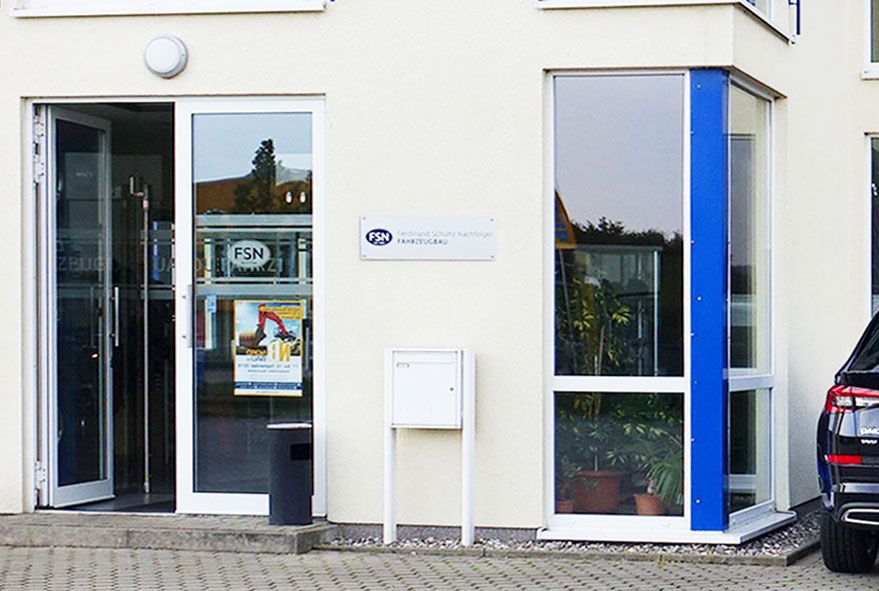 Eine Briefkastenanlage oder Einzelbriefkästen fungieren oft bei Firmen und Privathäusern als Visitenkarte