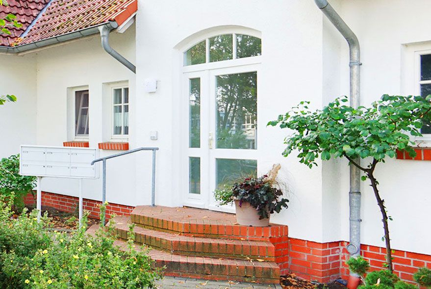 Eine freistehende Briefkastenanlage mit ausreichend stabilem Ständer gewährleistet eine sichere Aufbewahrung der Post