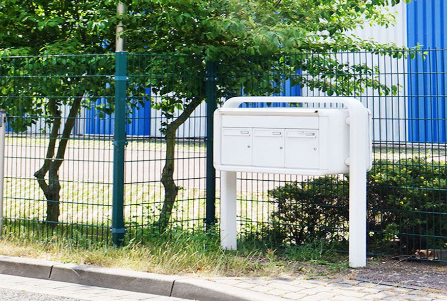 Einfache und intuitive Bedienung von Briefkastenanlagen die viel Platz bieten und für Firmen geeignet sind