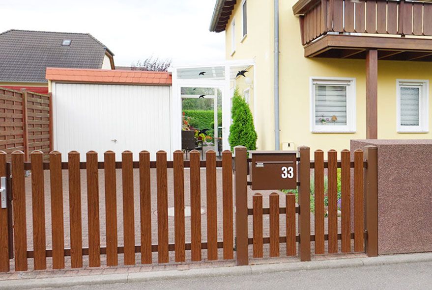 Einzelbriefkästen und Briefkastenanlagen für die Zaunfeldmontage in stabiler Ausführung