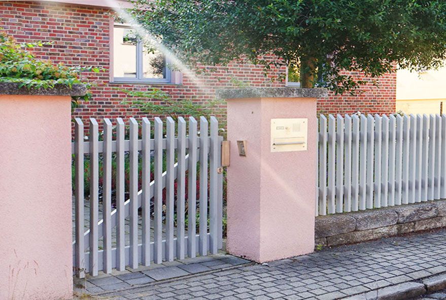 Fest verbaute Kommunikationselemente in Briefkastenanlagen aus Edelstahl preiswert bestellen