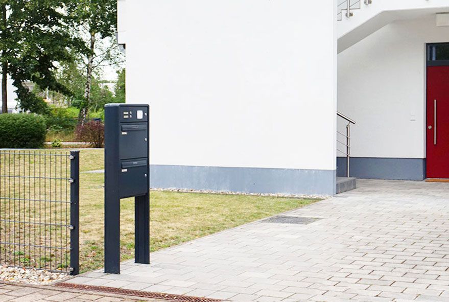 Freistehende Briefkastenanlagen als meistverwendete Montagevariante