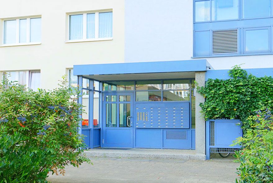 Für große Wohnhäuser individuelle Briefkastenanlagen planen und bestellen