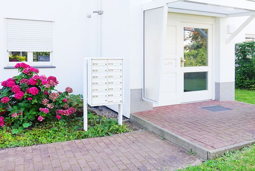 Für große Wohnkomplexe mit hohem Volumen an Postaufkommen die richtigen Briefkastenanlagen finden