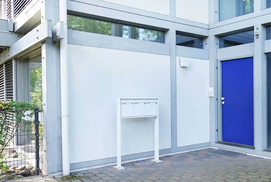 Für unterschiedliche Nutzeranzahl verwendbare und in vielen Varianten verfügbare formschöne Briefkastenanlagen