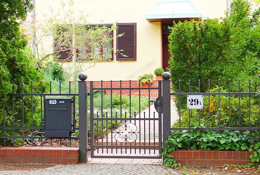 Ganz nach dem persönlichen Geschmack finden Sie beim Händler Verkleidungen für ihre Briefkastenanlage in großer Auswahl