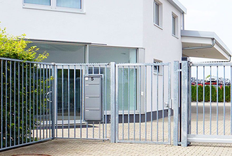 Geeignet für Hersteller sind unter anderem Briefkastenanlagen die in Serie gefertigt sind