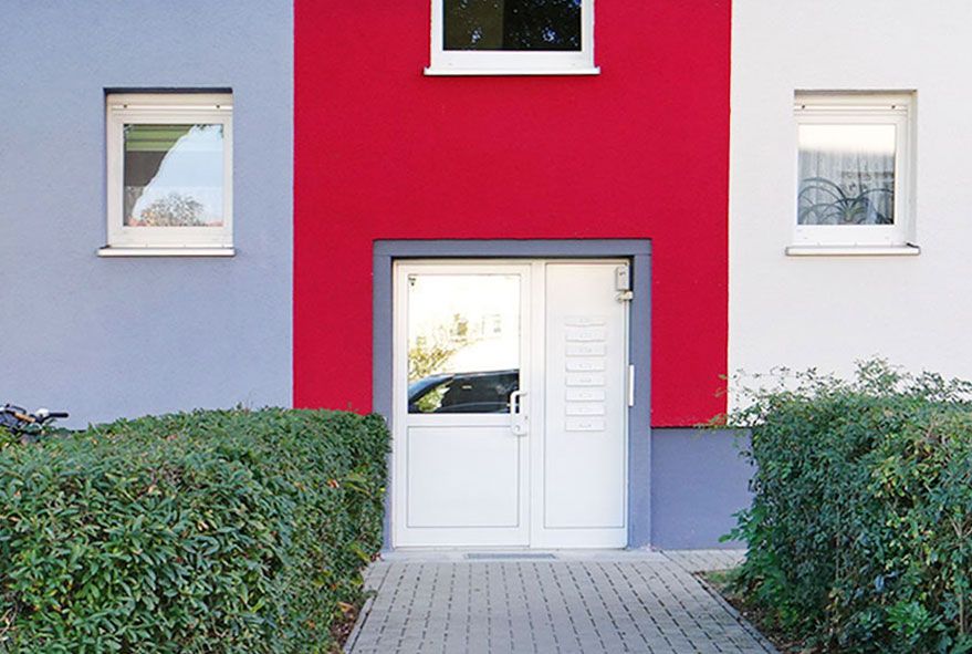 Großes Sortiment an Einzelpostkästen und Briefkastenanlagen für den Außen- und Innenbereich