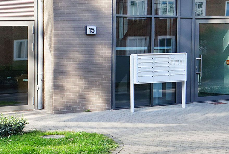 Im Boden fest einbetonierte Standbriefkastenanlagen günstig bestellen