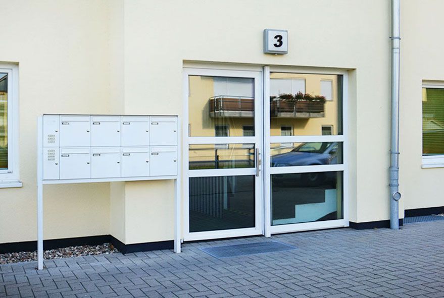 Im Querformat und mit großen Einwurfschlitzen benötigte Briefkastenanlagen kaufen