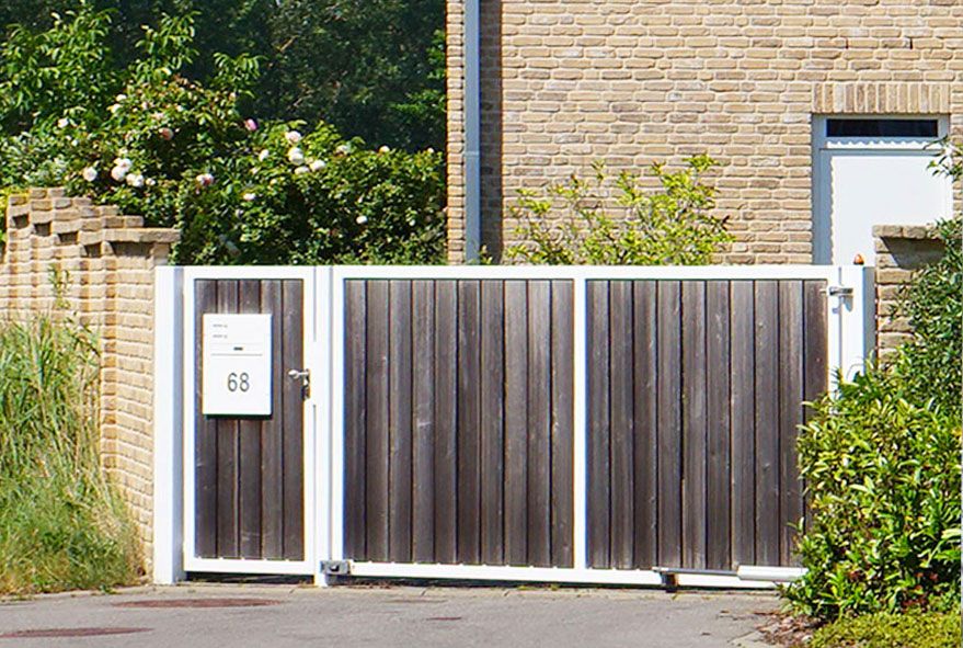 Im Türfeld des Tors montiertbare Briefkastenanlagen in verschiedenen Ausführungen