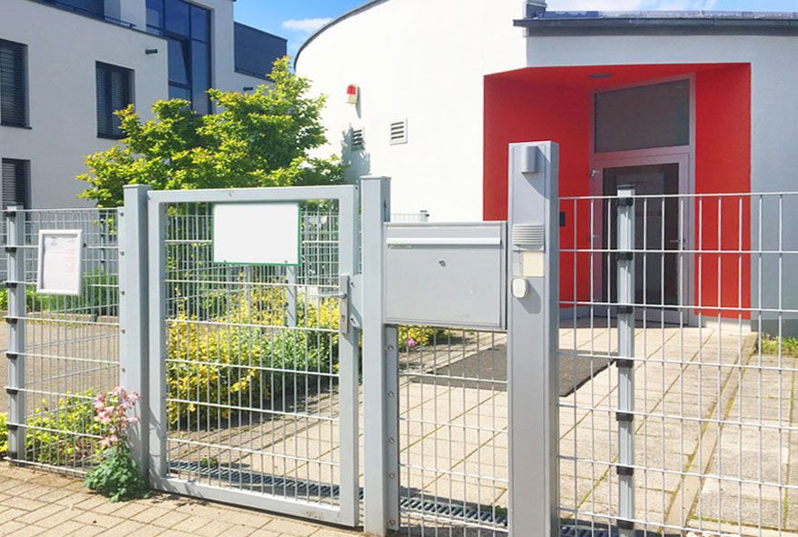 Im Zaunfeld integrierbare große Briefkästen und Anlagen günstig kaufen