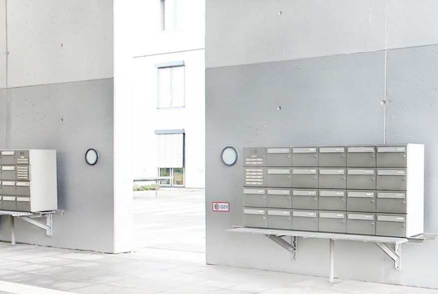 In der Industrie und dem produzierenden Gewerbe werden verschieden dimensionierte Briefkastenanlagen benötigt