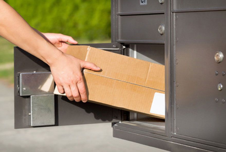 In einem Paketkasten können Pakete bei Abwesenheit sicher deponiert werden