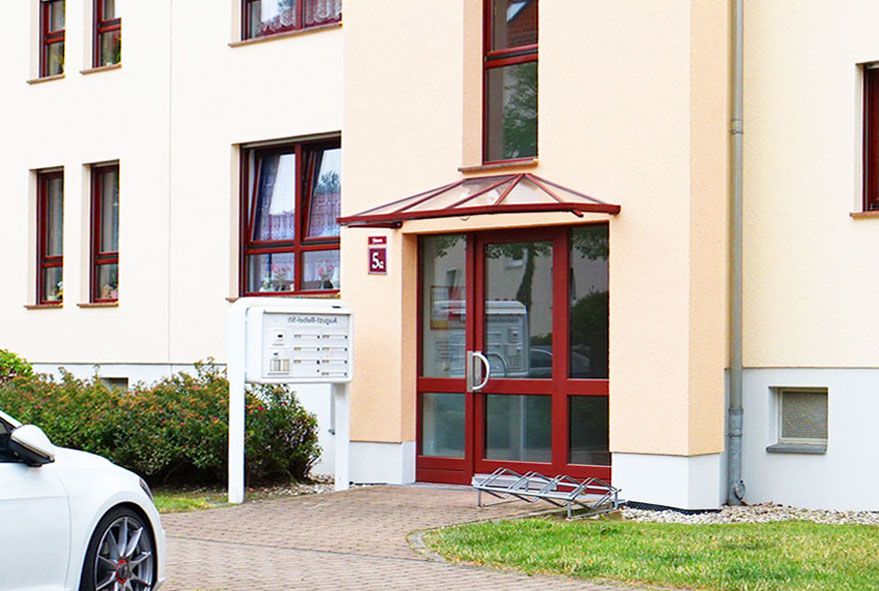 In Systembauweise gefertigte Briefkastenanlagen bestehen meistens aus Beleuchtung - Klingel sowie den Briefkästen