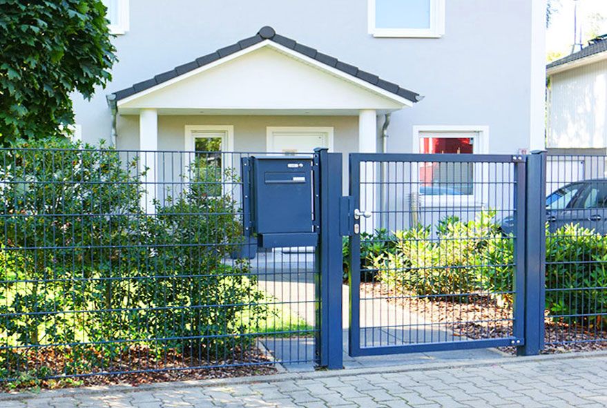 In unterschiedlichen Standardmaßen erhältliche Briefkastenanlage bei der auch die Größe der Postfächer variiert werden kann