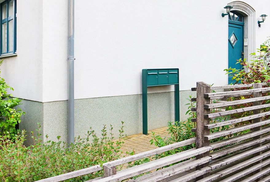 In Wunsch RAL-Farbe hergestellte Briefkastenanlage die wenig Raum einnimmt