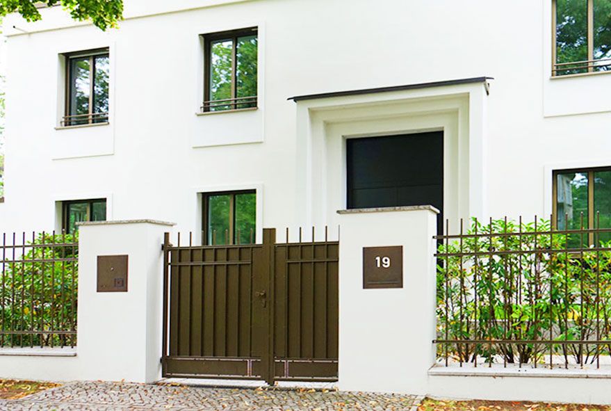 Integrierte Paketfächer und weitere Funktionen zu einer Komfort Briefkastenanlage vereinen