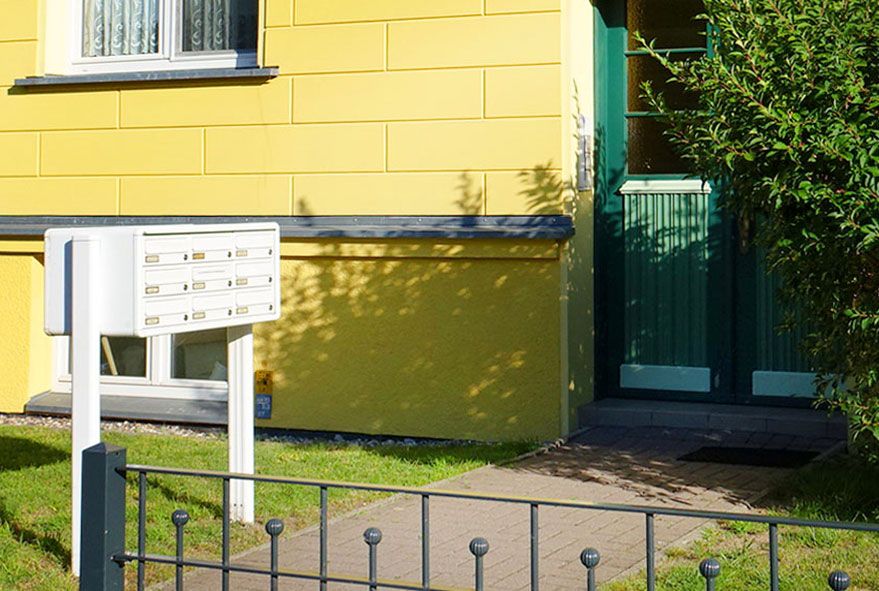 Kostengünstig eine alte Briefkastenanlage durch eine kompakte Anlage erneuern