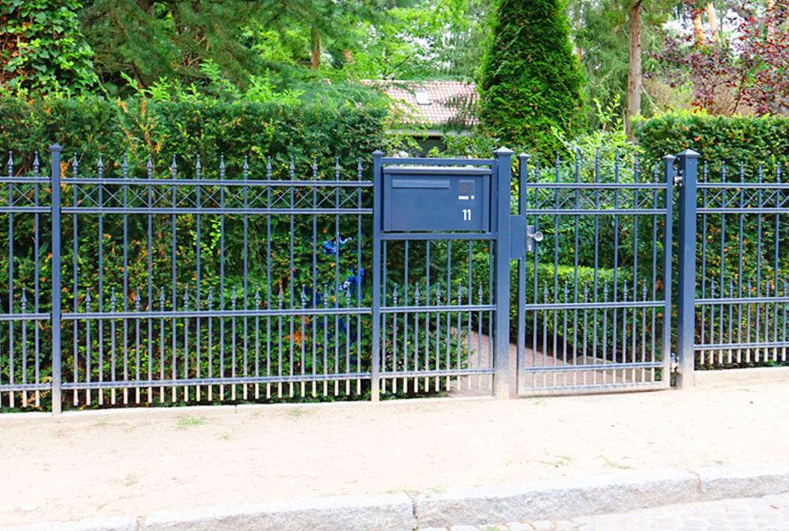 Lagervorrätige Briefkastenanlagen und Einzelkästen kann man meist mit geringer Lieferzeit beim Fachhändler erwerben