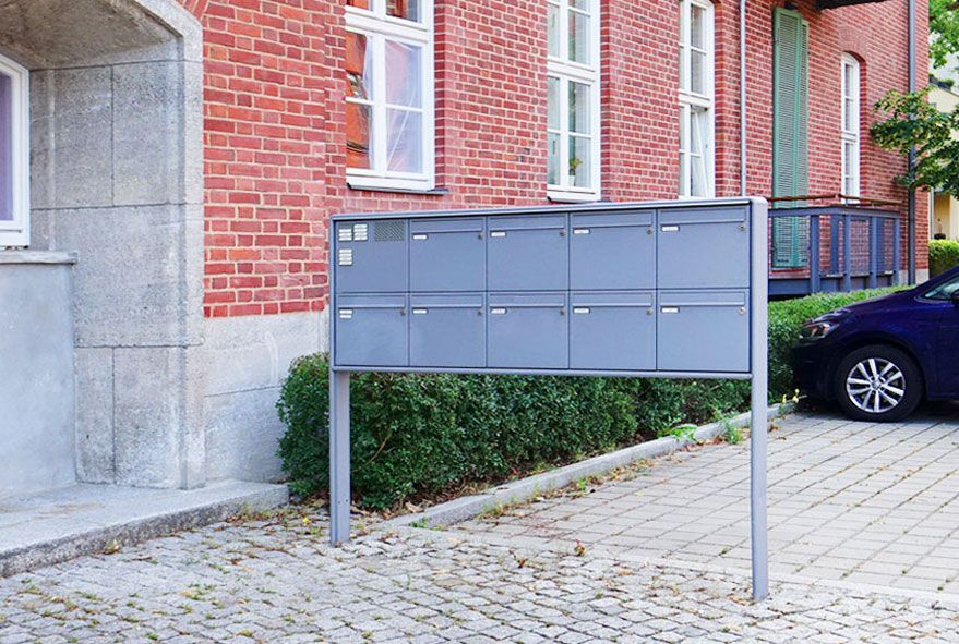 Mit großer Anzahl an Postkästen passende Briefkastenanlagen zum einbetonieren bestellen