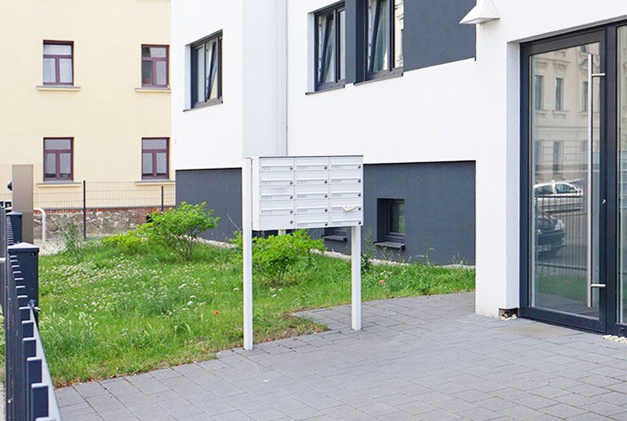 Mit ungerader Nutzerzahl und Servicekasten versehene preiswerte Briefkastenanlagen