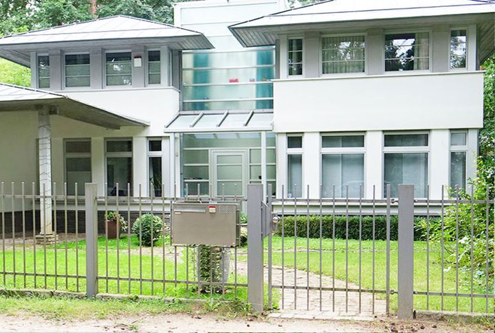 cenator® | Moderne Edelstahlbriefkastenanlagen werten oft die