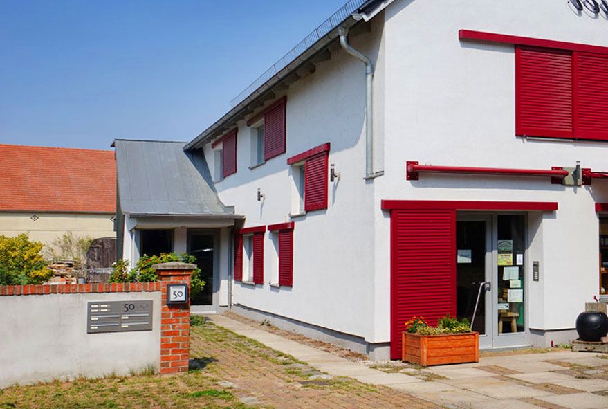 Nicht direkt am Haus anzubringende Briefkastenanlagen als einfache Kompaktlösung