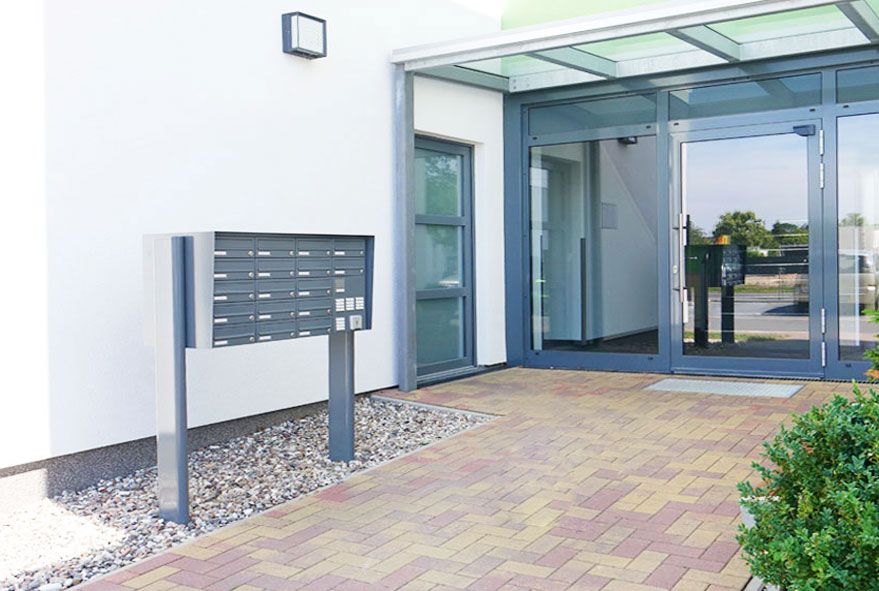Optimale Ergebnisse bei beschichteten Briefkastenanlagen für mehrere Mieter werden in modularer Bauweise erzielt